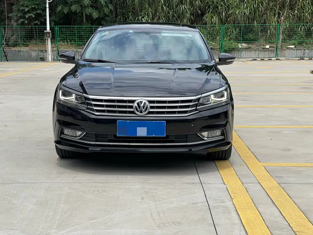 VOLKSWAGEN PASSAT 2017