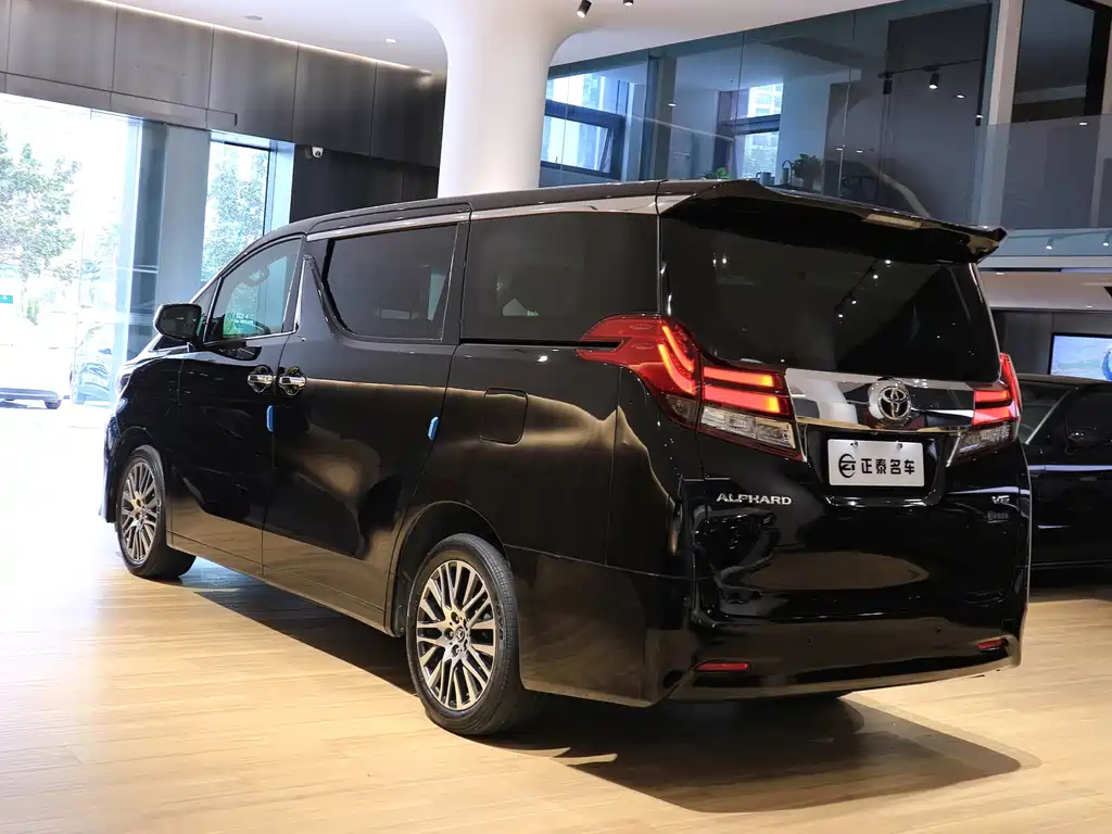 TOYOTA ALPHARD 2018