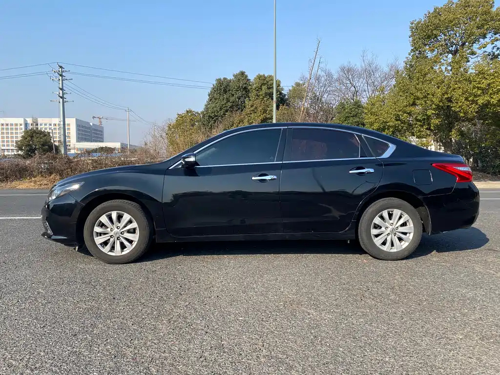 NISSAN TEANA 2017
