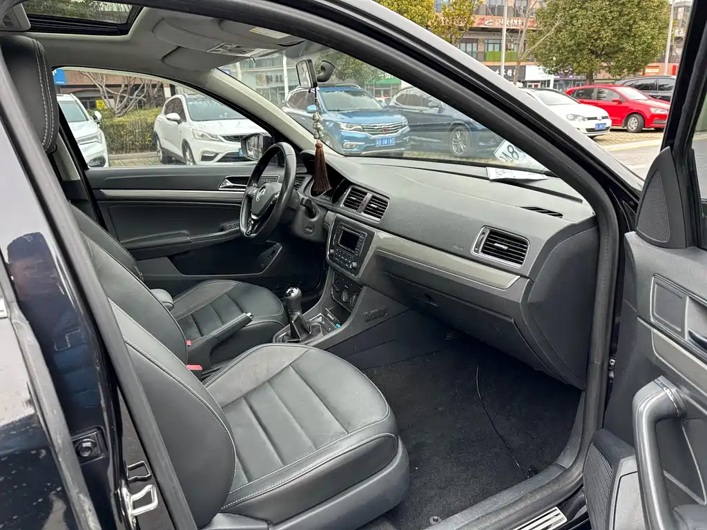 VOLKSWAGEN LAVIDA 2018
