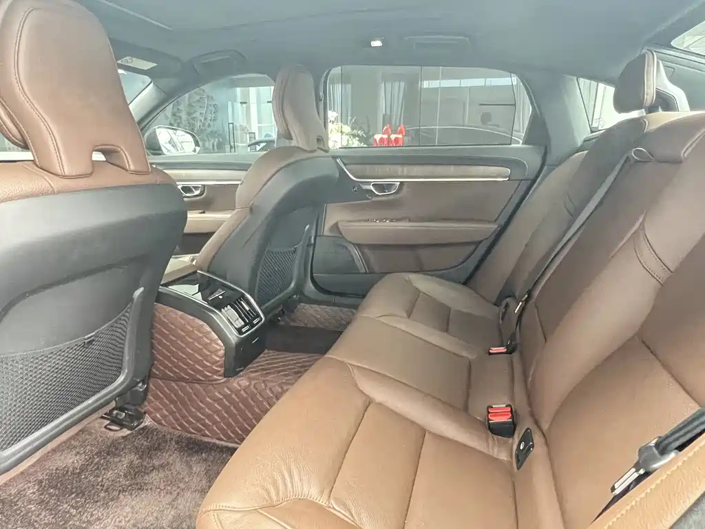 VOLVO S90 2022