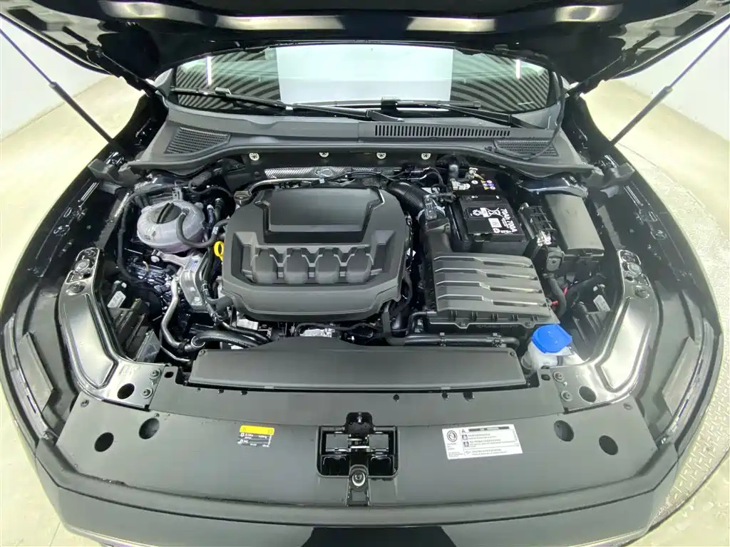 VOLKSWAGEN PASSAT 2024