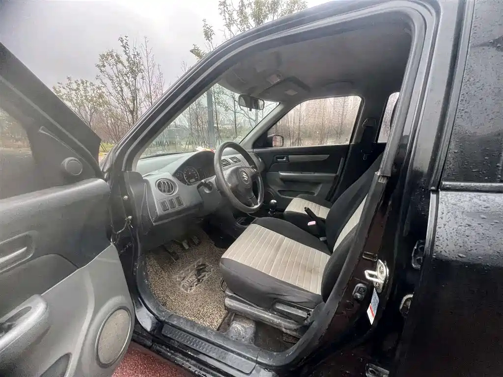 SUZUKI SWIFT 2013