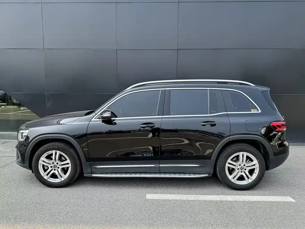 MERCEDES BENZ GLB 2023