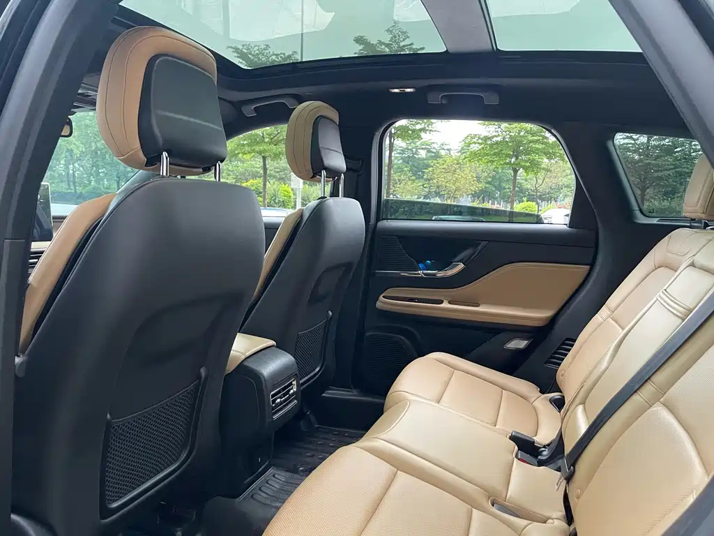 LINCOLN ADVENTURER 2021