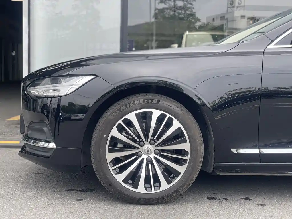 VOLVO S90 2023
