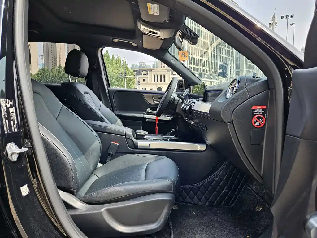 MERCEDES BENZ GLB 2023
