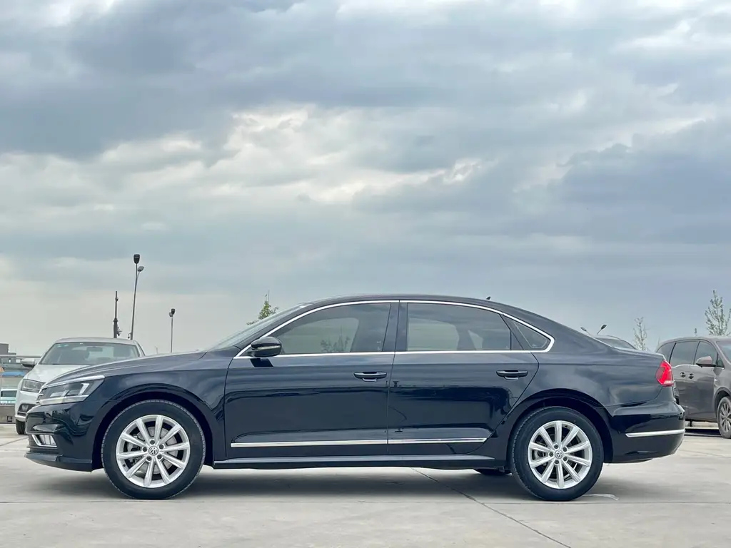 VOLKSWAGEN PASSAT 2017