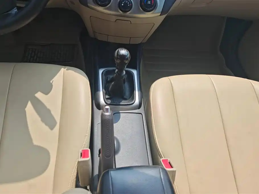 HYUNDAI CELESTA 2011