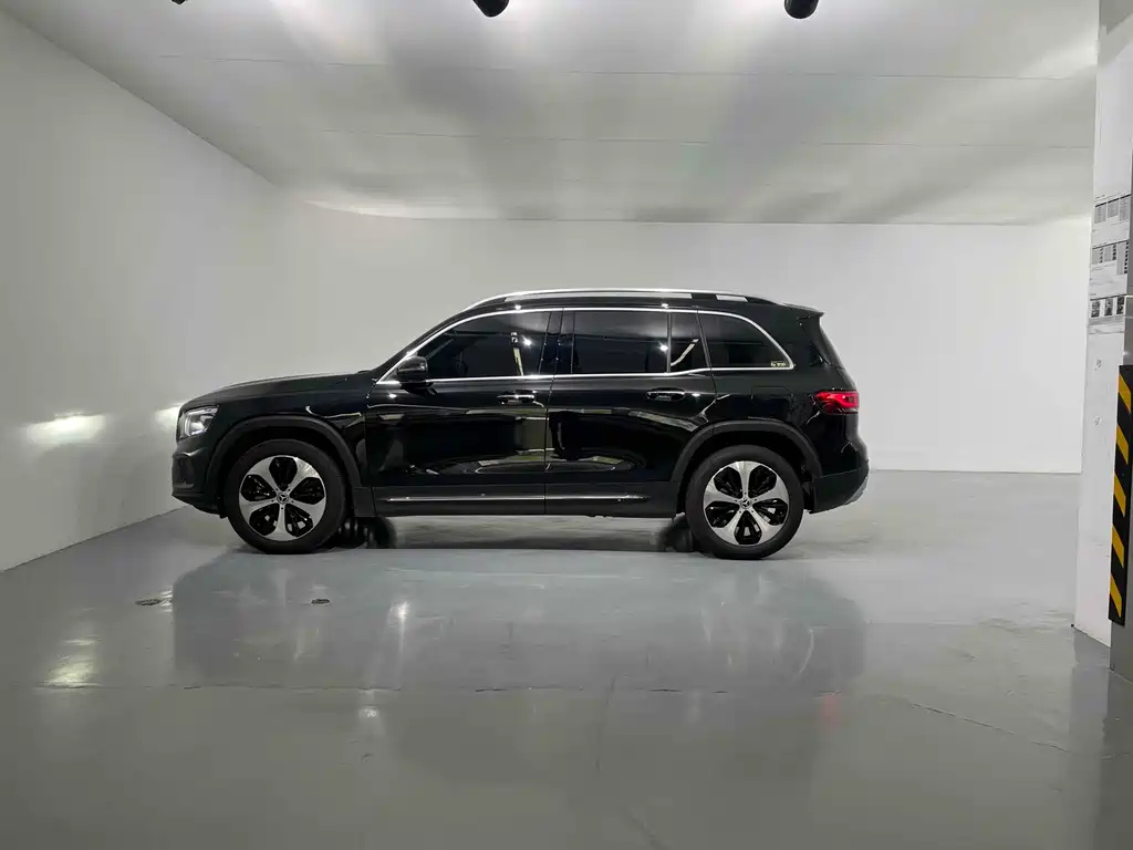 MERCEDES BENZ GLB 2023