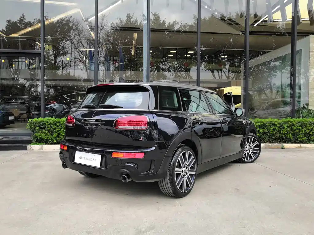 MINI CLUBMAN 2022