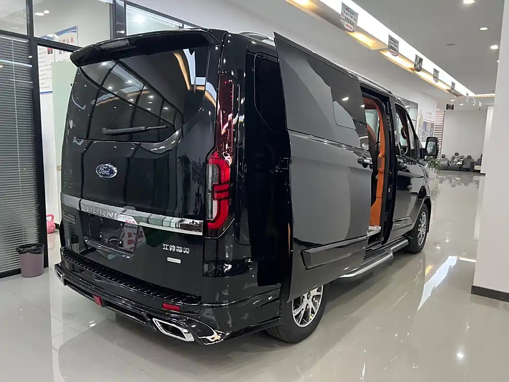 FORD TOUREO 2024