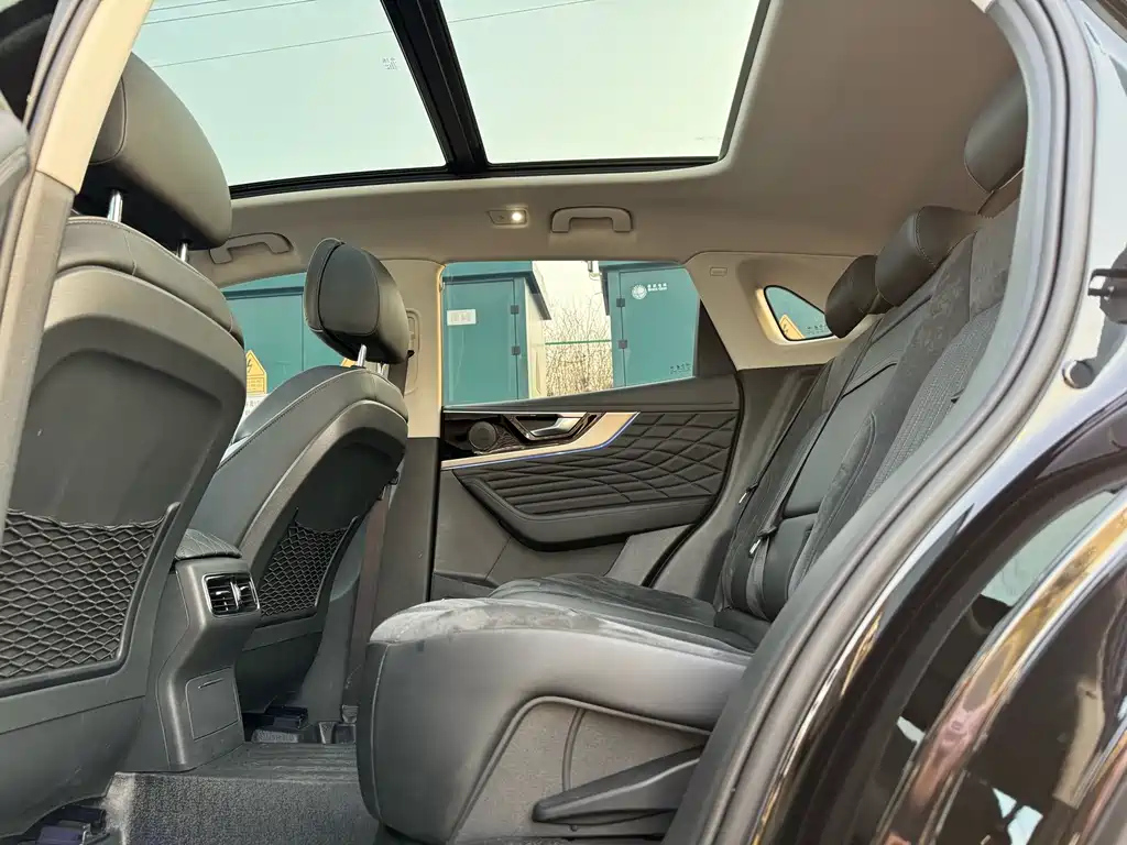 HONGQI HS5 2023