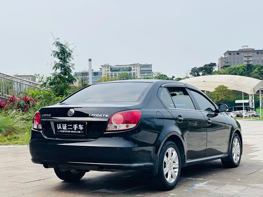 VOLKSWAGEN LAVIDA 2013