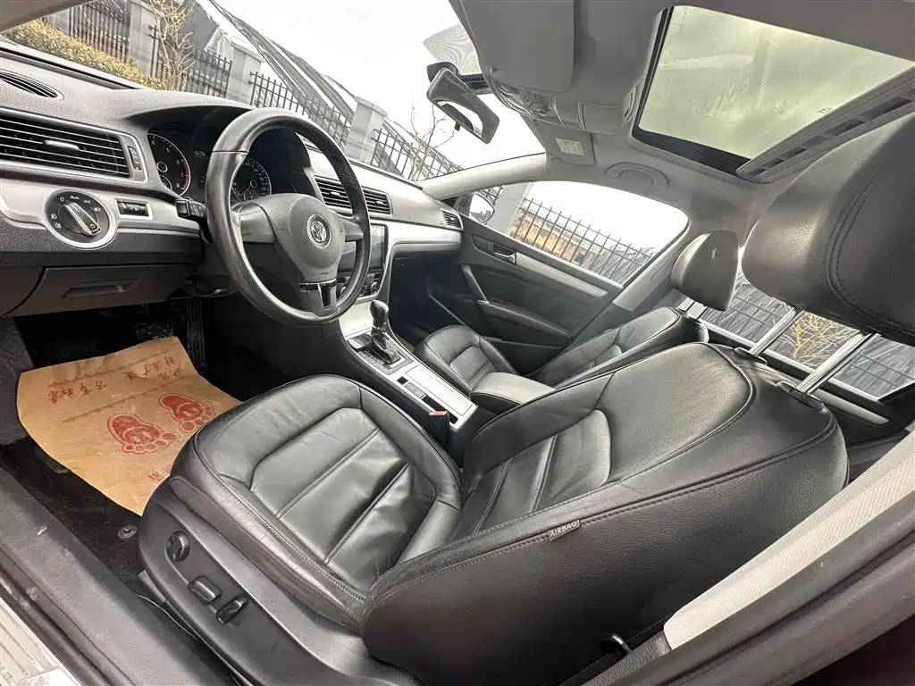 VOLKSWAGEN PASSAT 2014