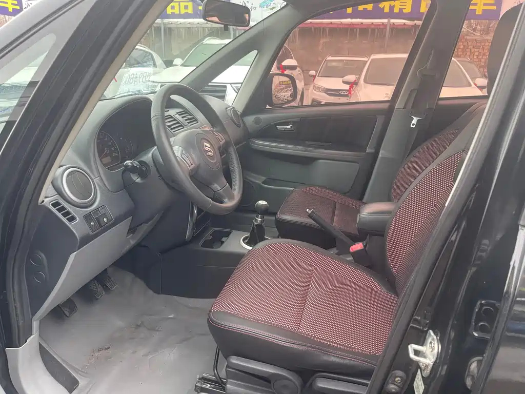 SUZUKI SX4 2011