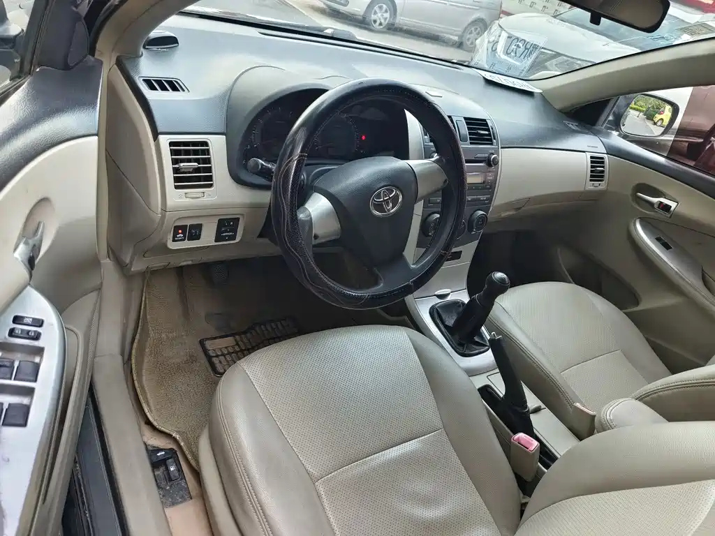 TOYOTA COROLLA 2010