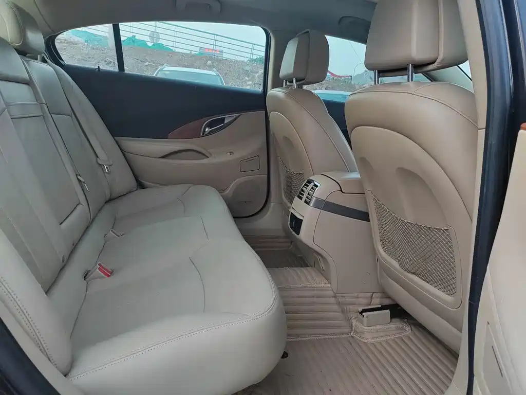 BUICK LACROSSE 2011