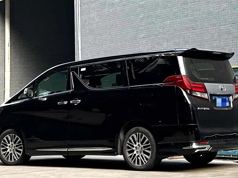 TOYOTA ALPHARD 2017