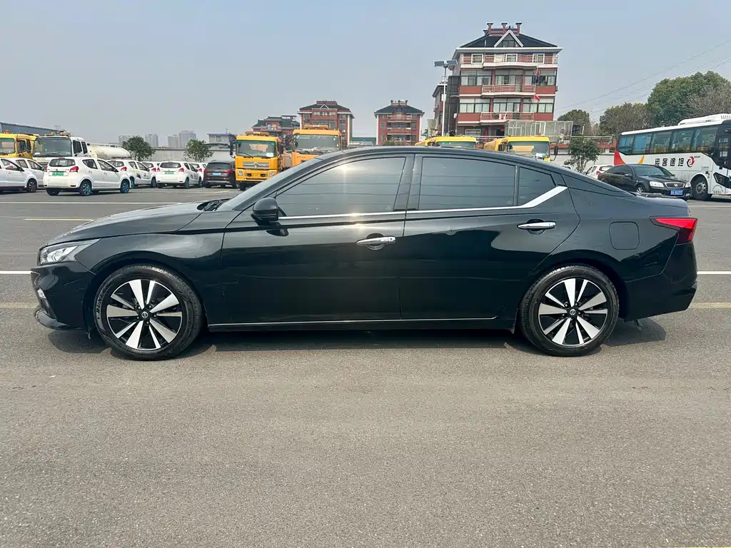 NISSAN TEANA 2022
