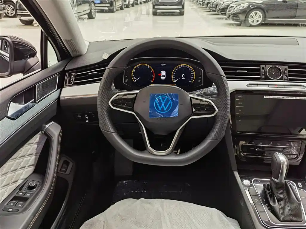 VOLKSWAGEN MAGOTAN 2024
