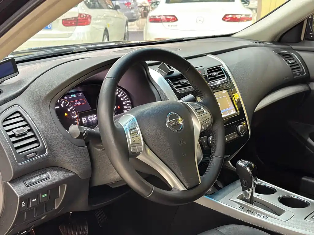 NISSAN TEANA 2018