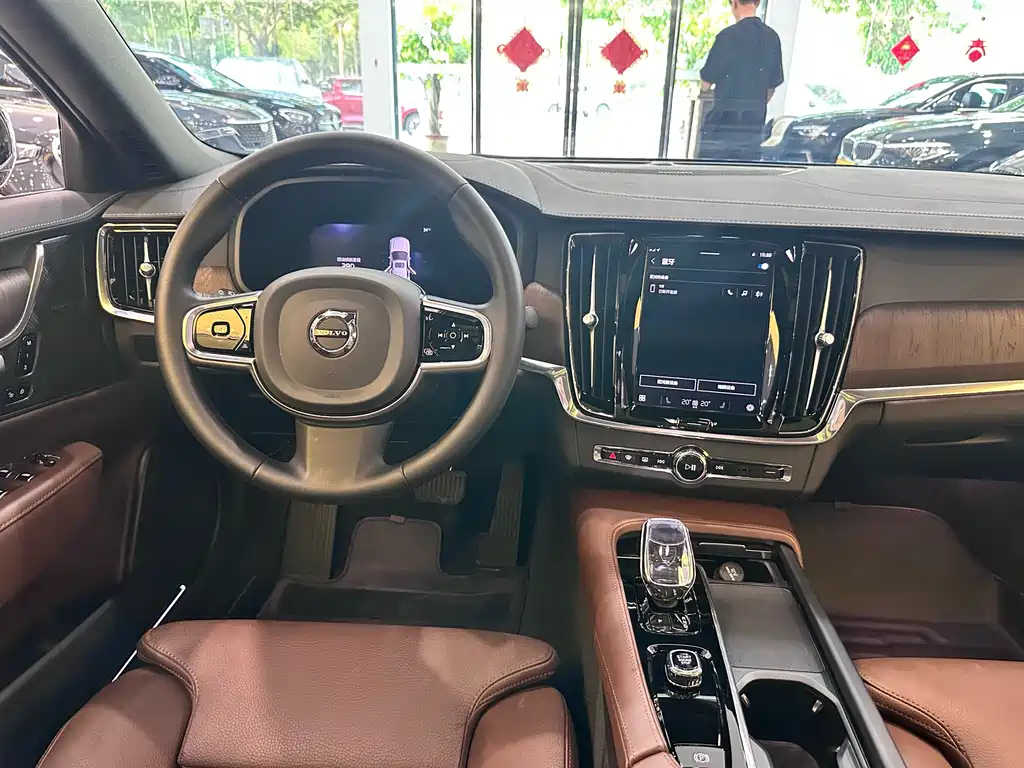 VOLVO S90 2023