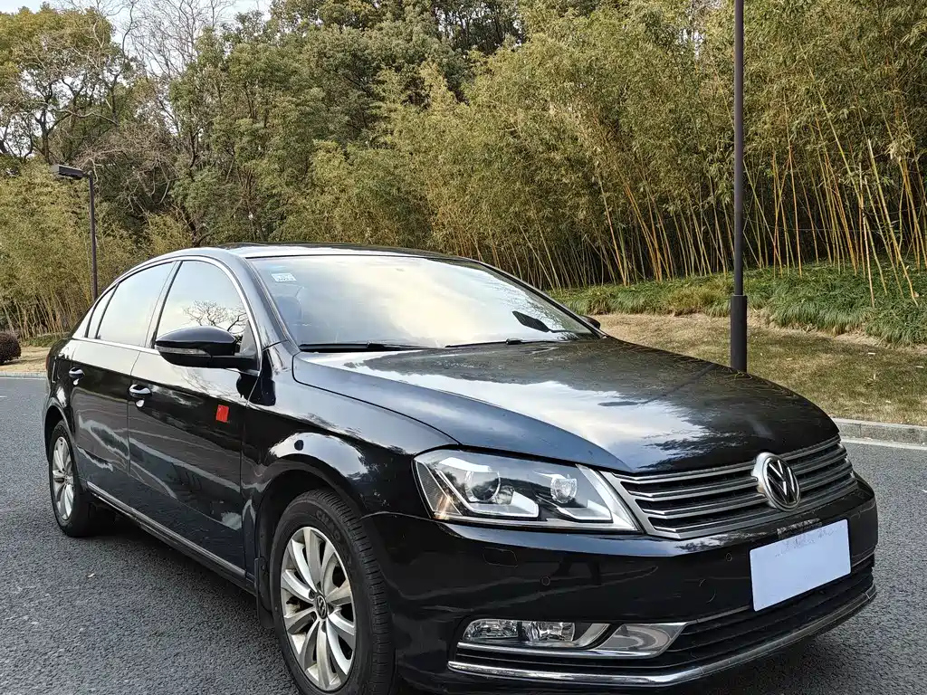 VOLKSWAGEN MAGOTAN 2012