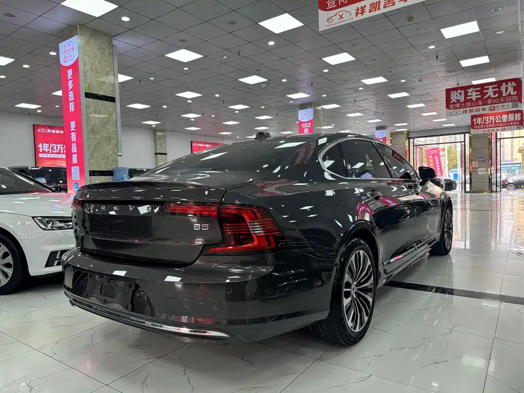 VOLVO S90 2022
