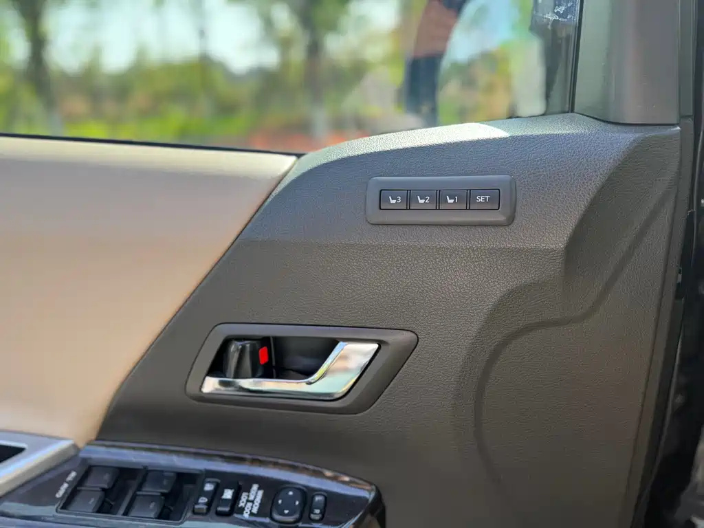 TOYOTA ALPHARD 2012