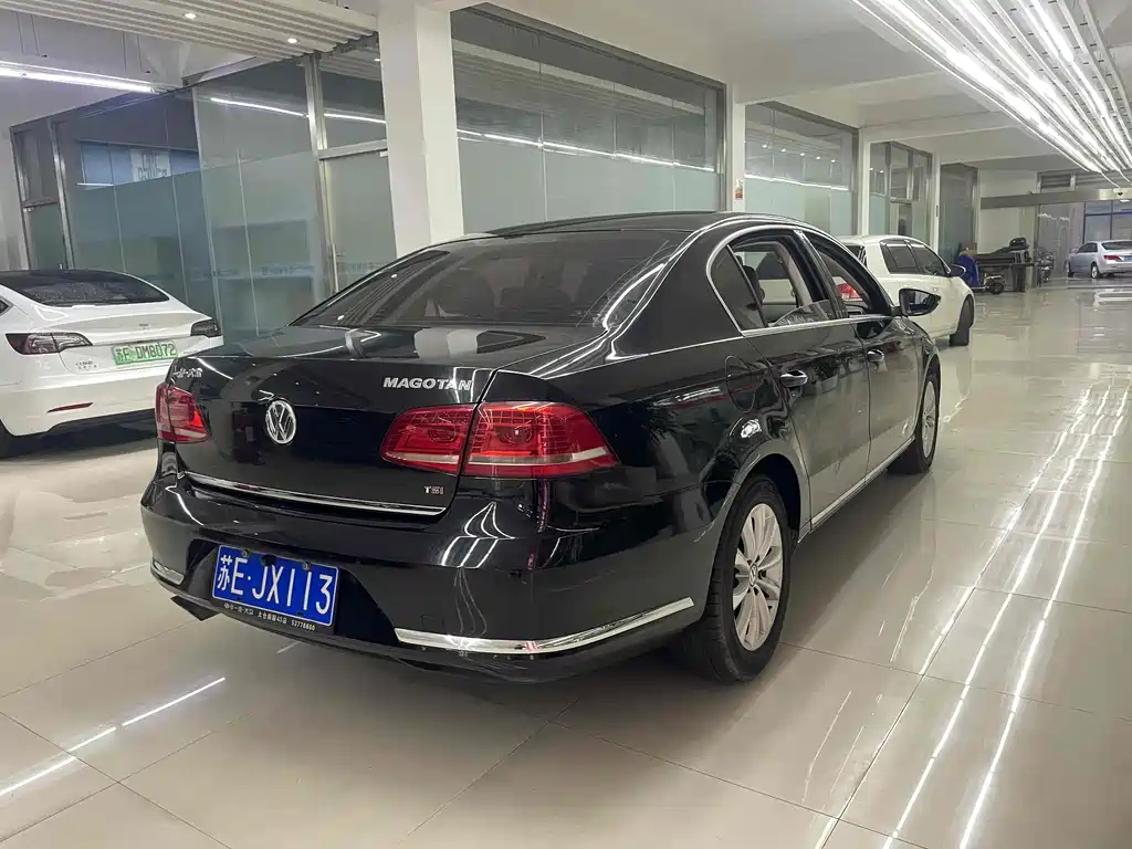 VOLKSWAGEN MAGOTAN 2015