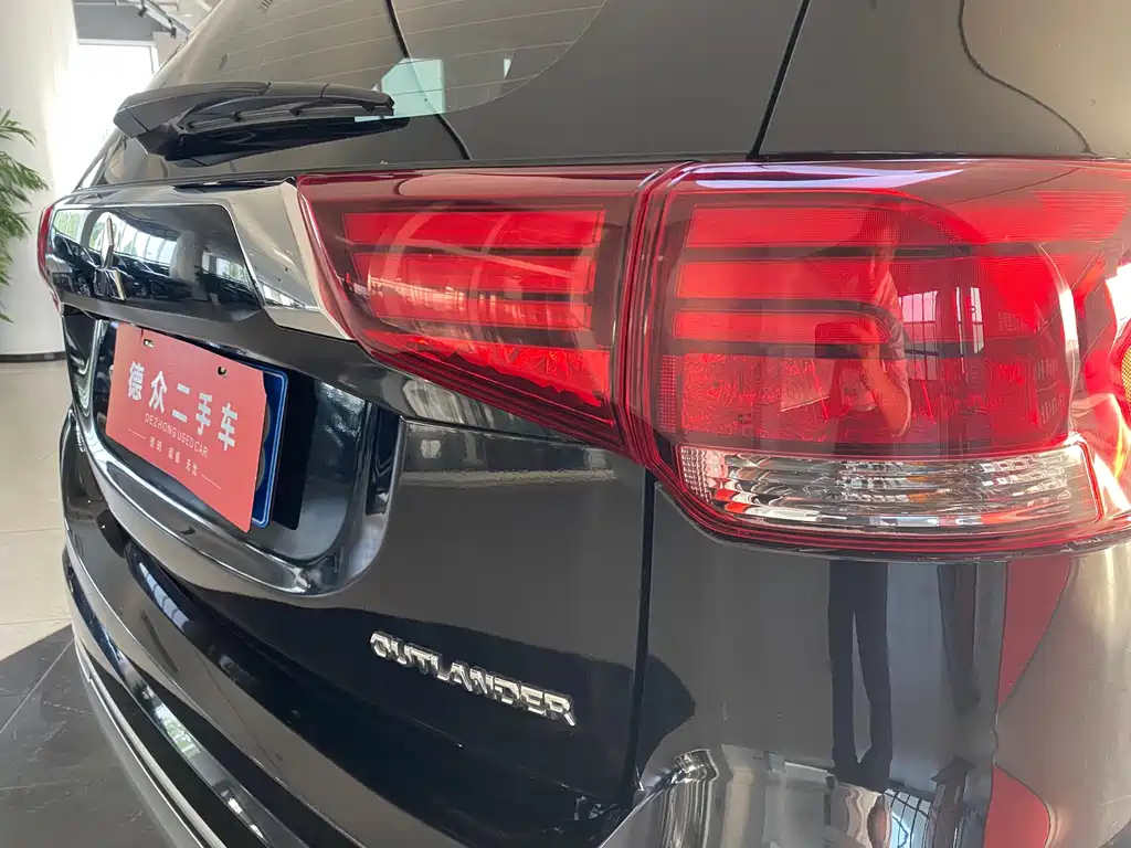 MITSUBISHI OUTLANDER 2022
