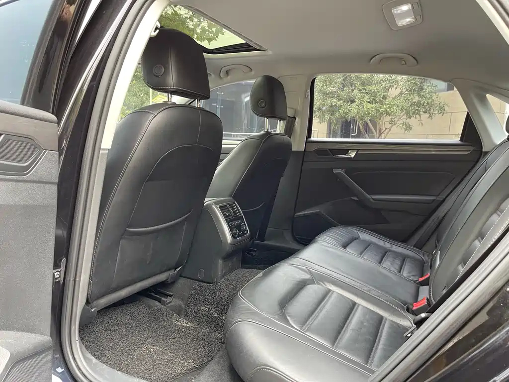 VOLKSWAGEN PASSAT 2018