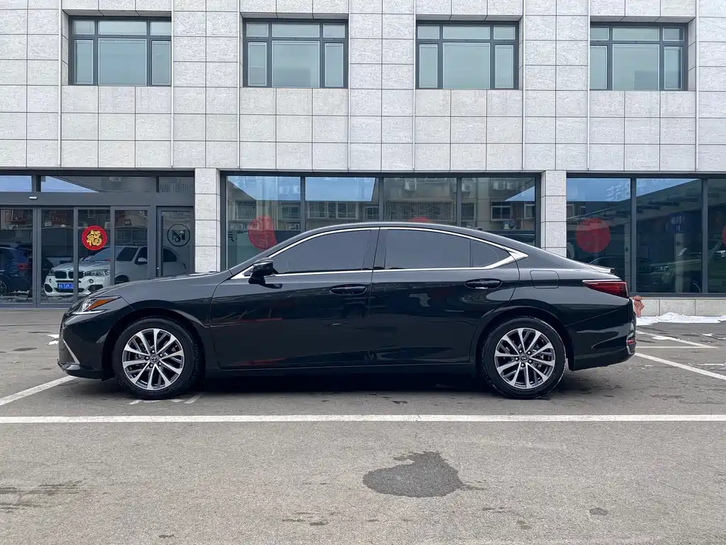LEXUS ES 2023