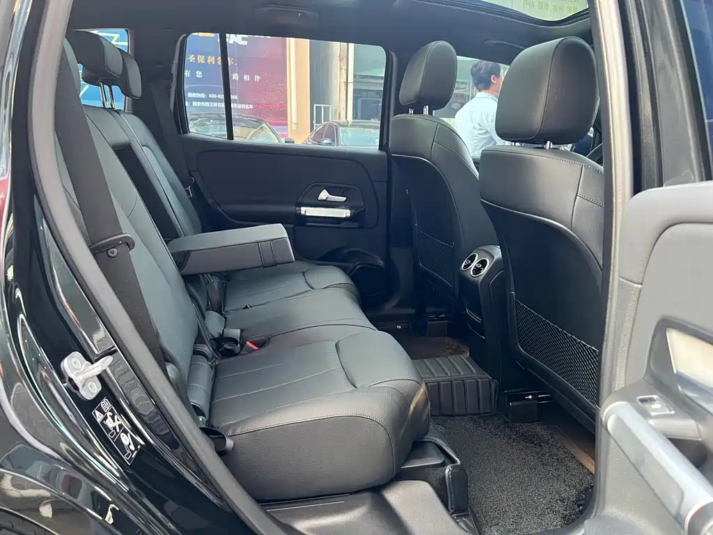 MERCEDES BENZ GLB 2024