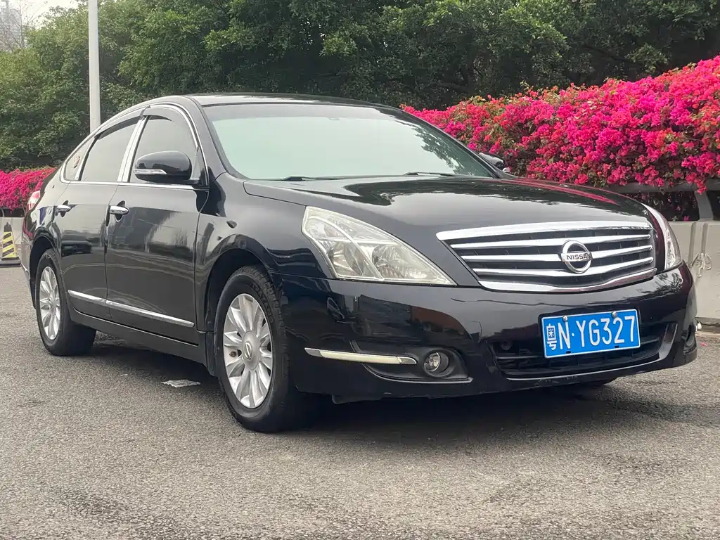 NISSAN TEANA 2010