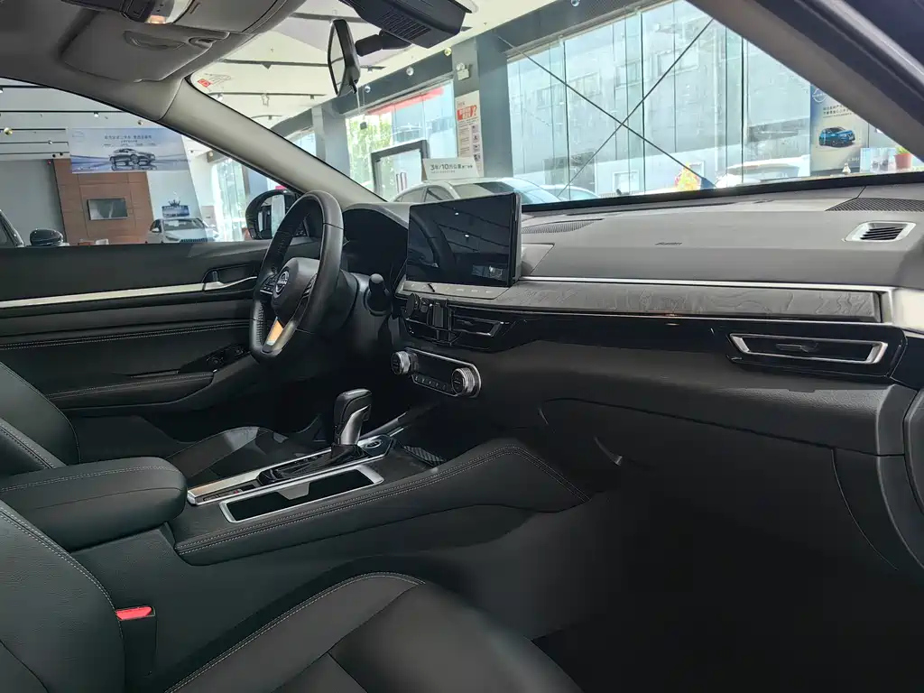 NISSAN TEANA 2023