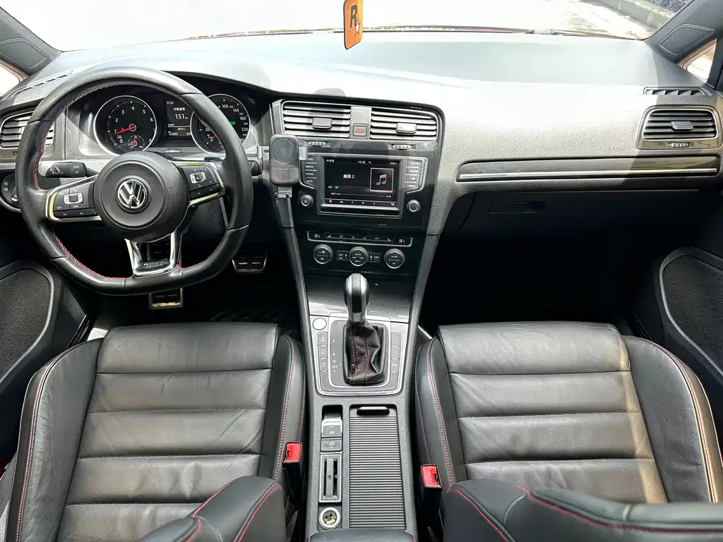 VOLKSWAGEN GOLF 2016