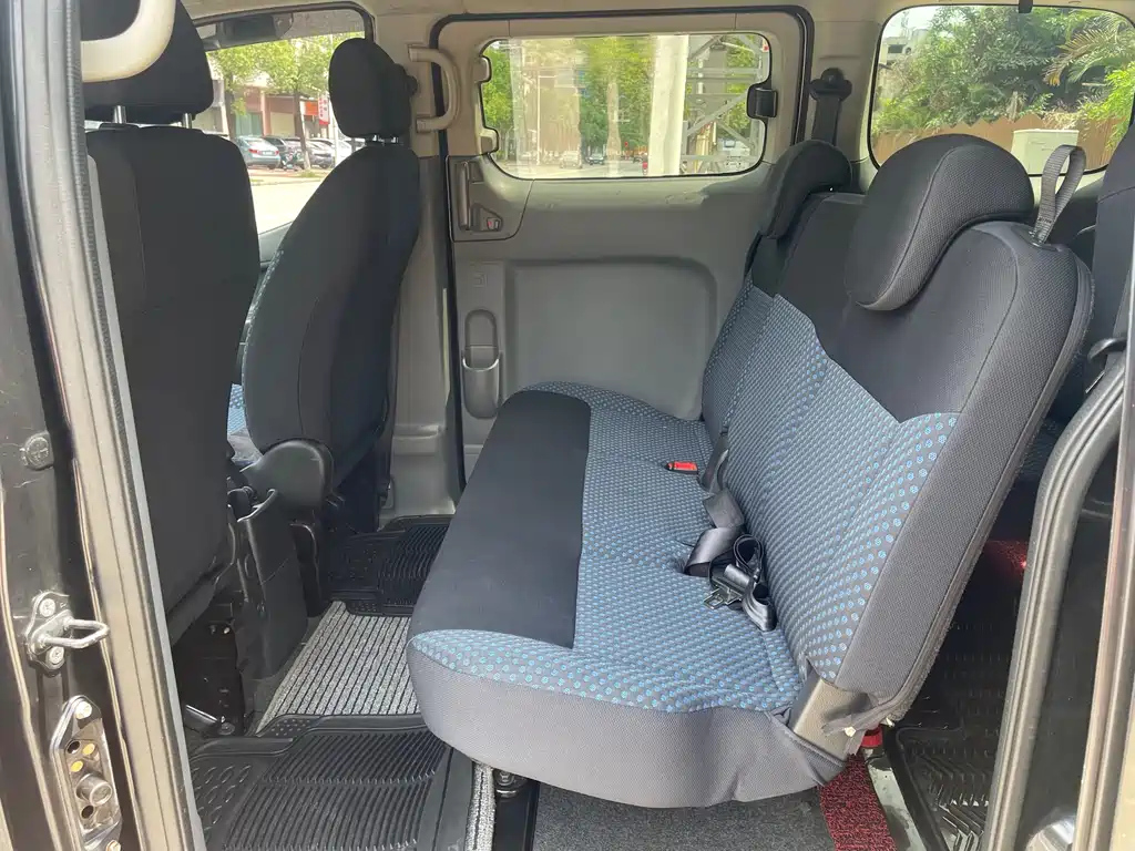 NISSAN NV200 2014
