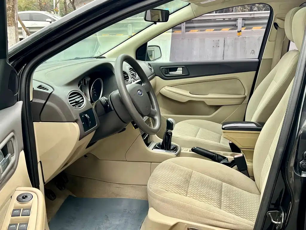 FORD FOCUS 2011