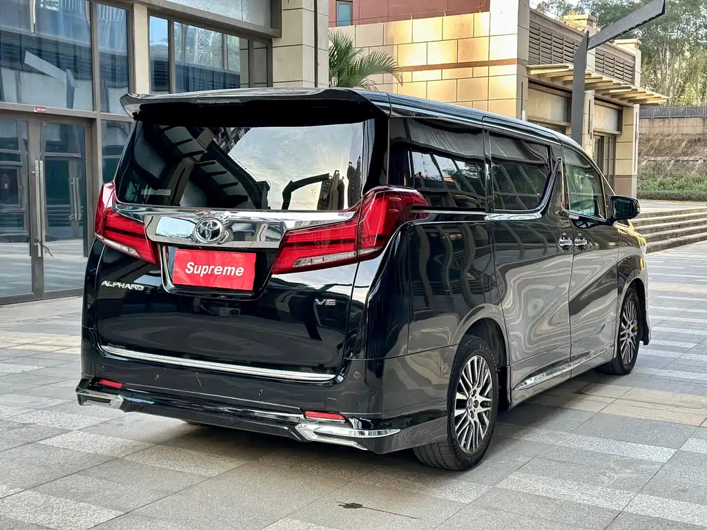 TOYOTA ALPHARD 2017