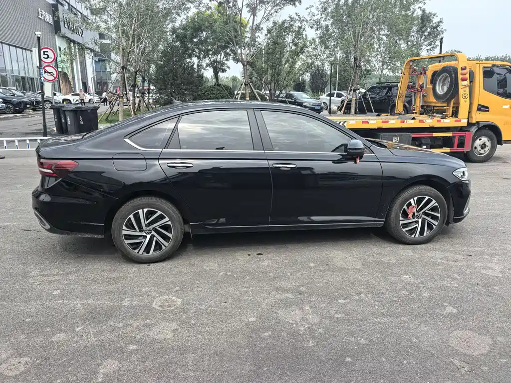 VOLKSWAGEN LAVIDA 2024
