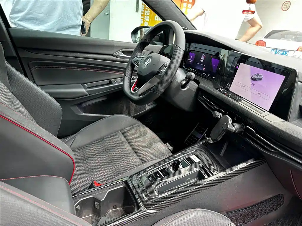 VOLKSWAGEN GOLF 2022