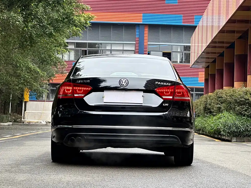 VOLKSWAGEN PASSAT 2012