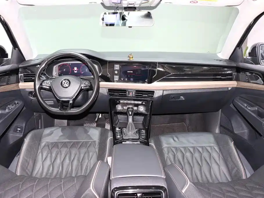 VOLKSWAGEN PASSAT 2019