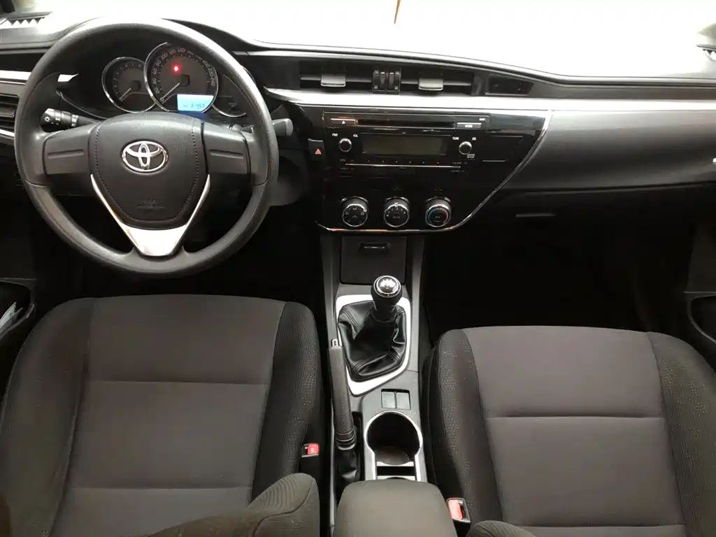 TOYOTA COROLLA 2015