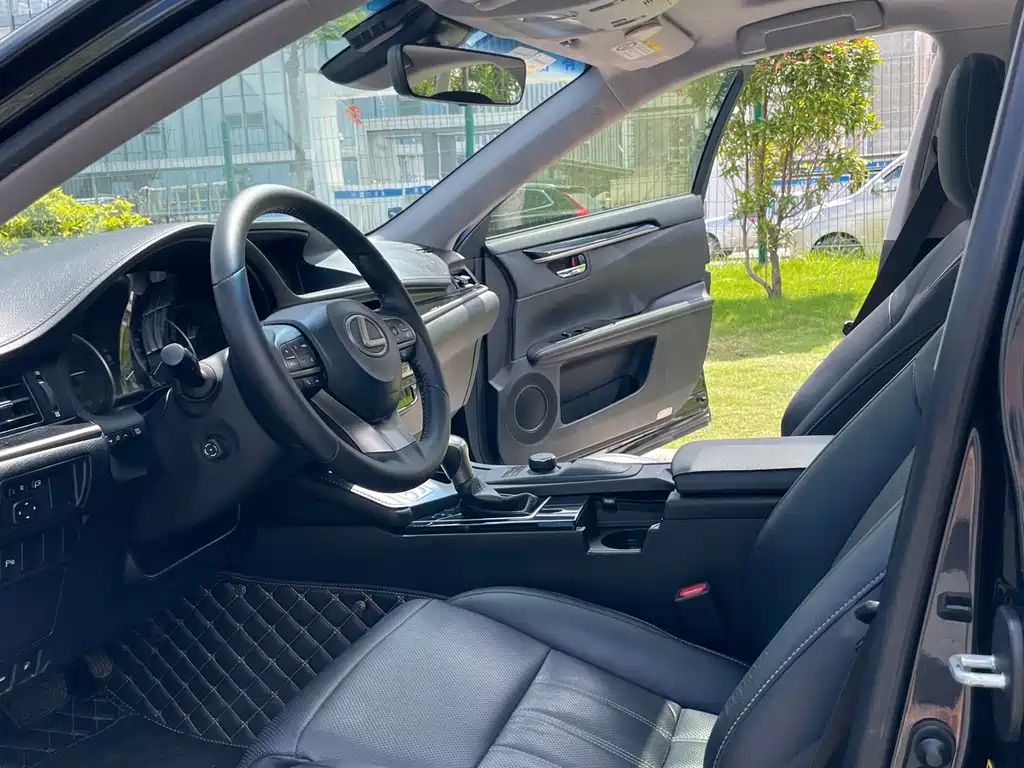 LEXUS ES 2015