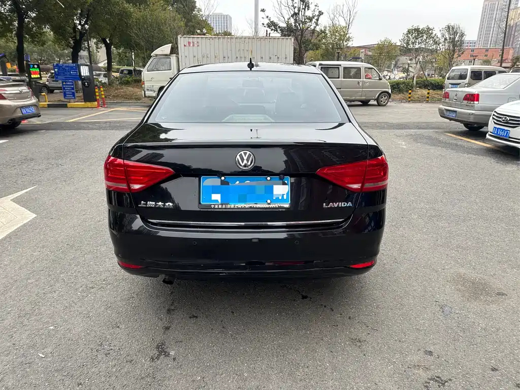 VOLKSWAGEN LAVIDA 2016