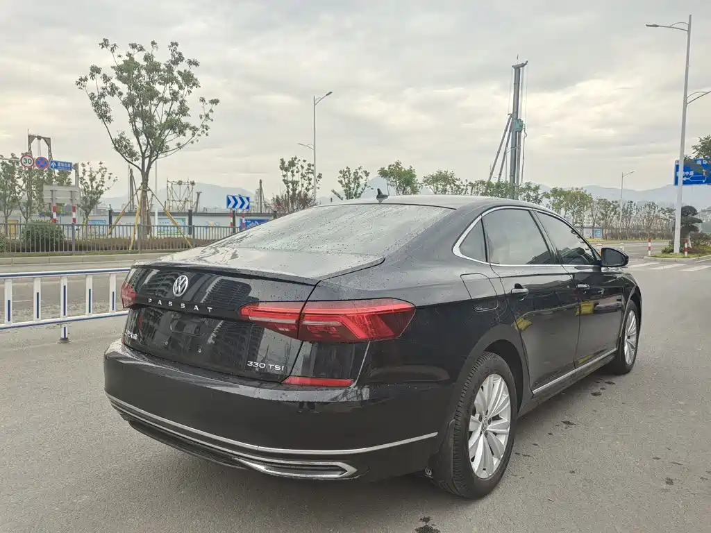 VOLKSWAGEN PASSAT 2020