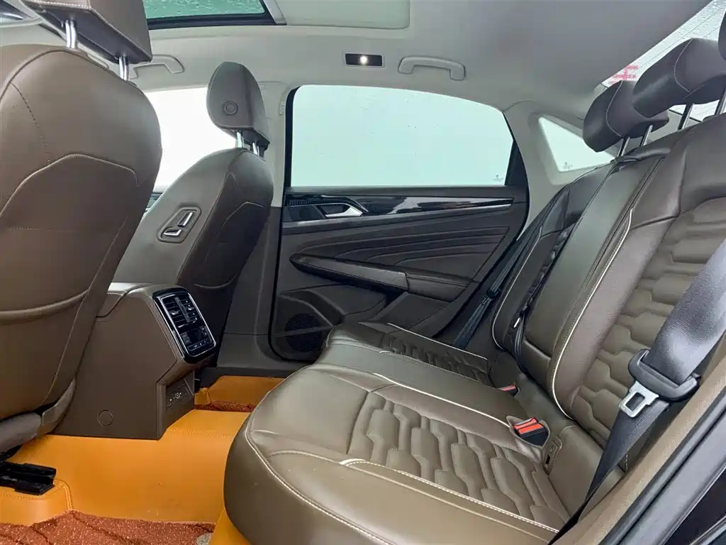 VOLKSWAGEN PASSAT 2021